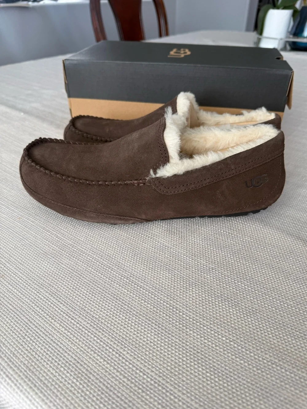 UGG Men’s linscot suede slippers